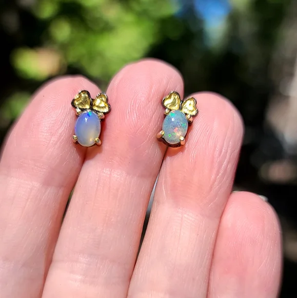 3k each Opal solitaire studs with 24k heart accents - Picture 6 of 6